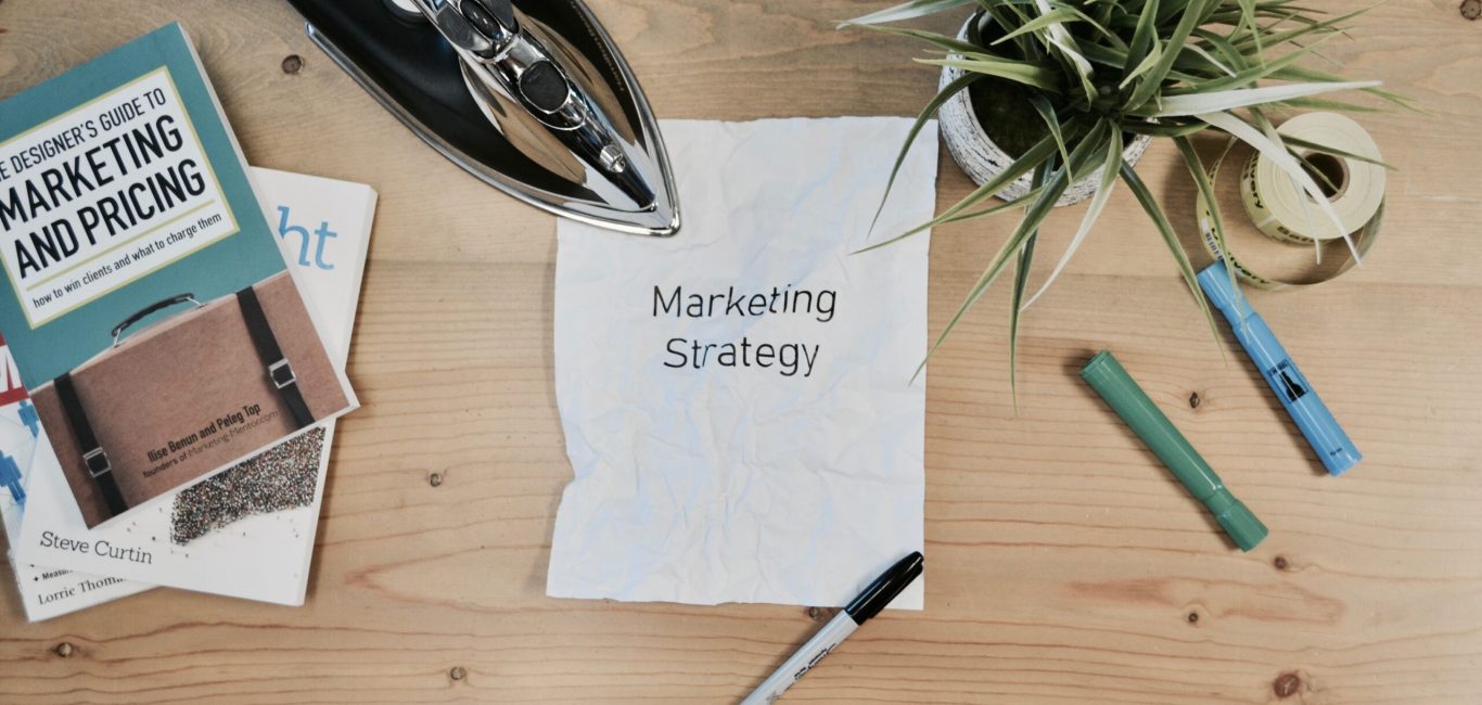 perbedaan digital marketing dan traditional marketing